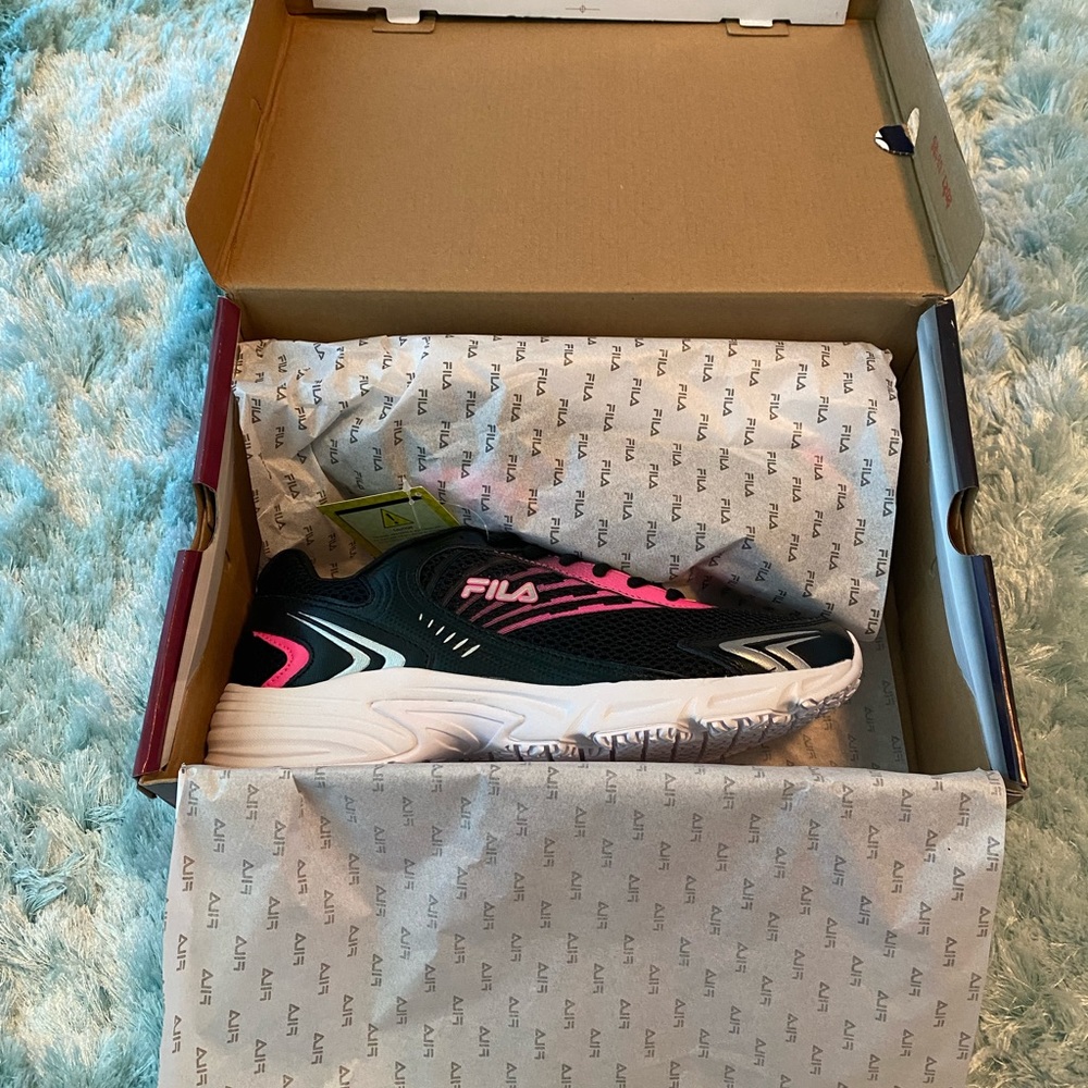 FILA Memory Foam Slip Resistant Running Shoes.